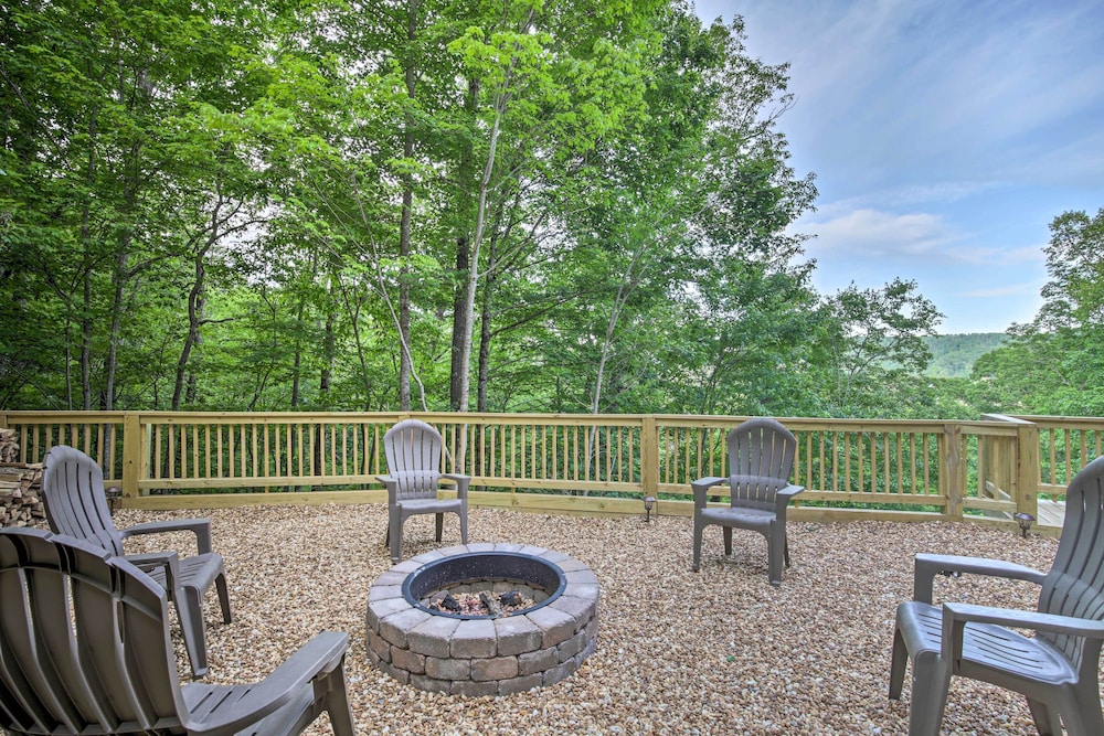 Luxe Blue Ridge Cabin Chasing Dreams w/ Hot Tub view 5