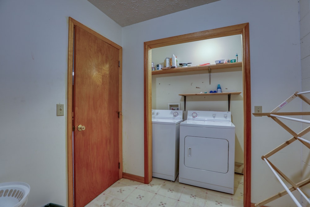 Into the Wild - 2 Bedrooms, 3 Baths, Sleeps 6 Home by RedAwning