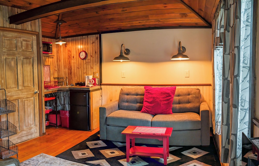 Hinckleys Dreamwood Cottages