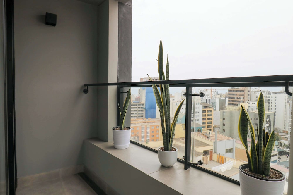 w Dazzling 2BR w Balcony in Miraflores