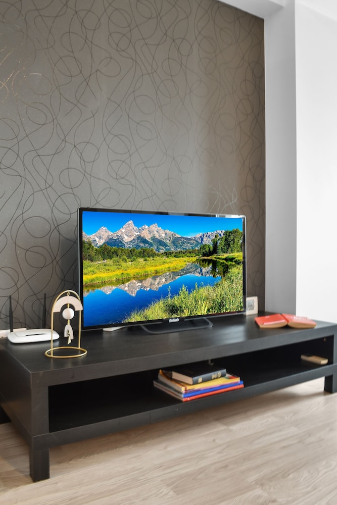 Studio Flat in Airport Residence view 5