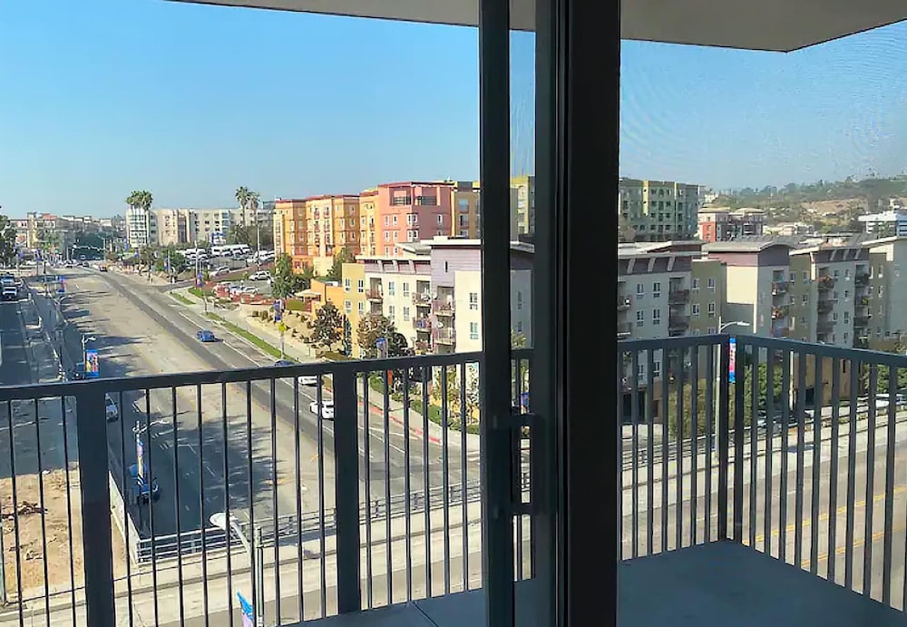 Stylish 2BR Family Apartment by Dtla
