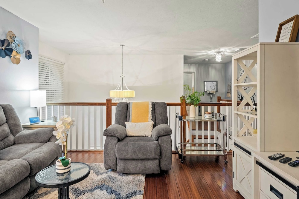 Birch Hollow by Avantstay Cozy Poconos Home w/ Fireplace, Soaking Tub & Kids Play Area
