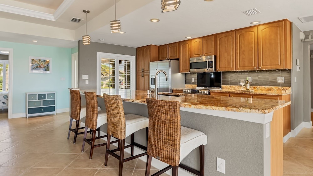 Punta Gorda Isles 3 Bedroom Private Pool+Spa Home on Canal 3 Home