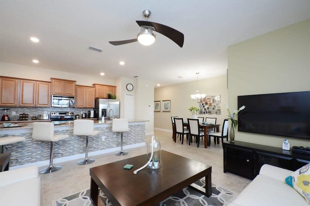 Charming 4bdr Townhome at Storey Lake Resort