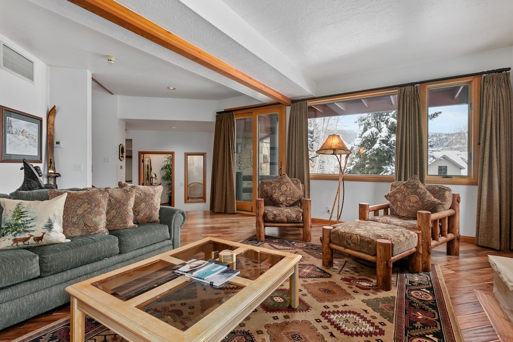 Queen Esther Drive Home at Deer Valley Resort - 4 Bedroom Home with Hot Tub #2436 4 Condo