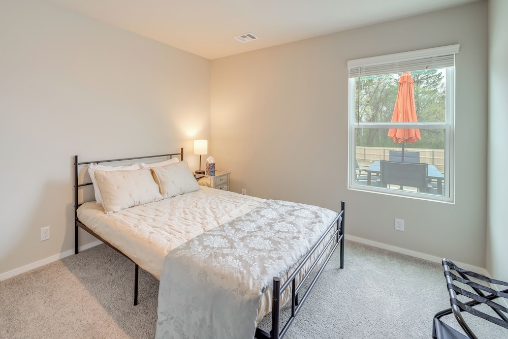 Family-friendly, Pets Welcome: Broken Arrow Gem!
