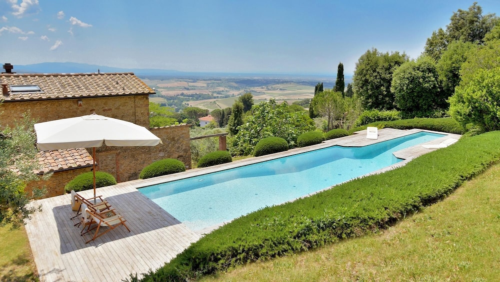 Villa Il Montino 6 Emma Villas view 4