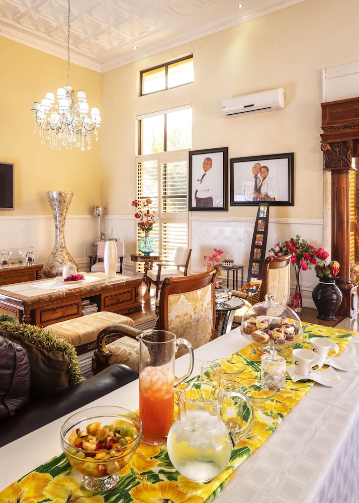 SelaMod Village guest House