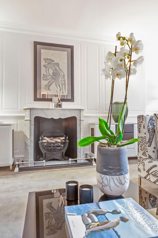 Knightsbridge 3-bed 2-bath by Harrods