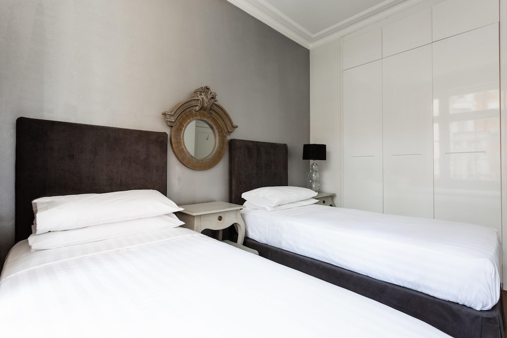 Gledhow Gardens Viii by Onefinestay