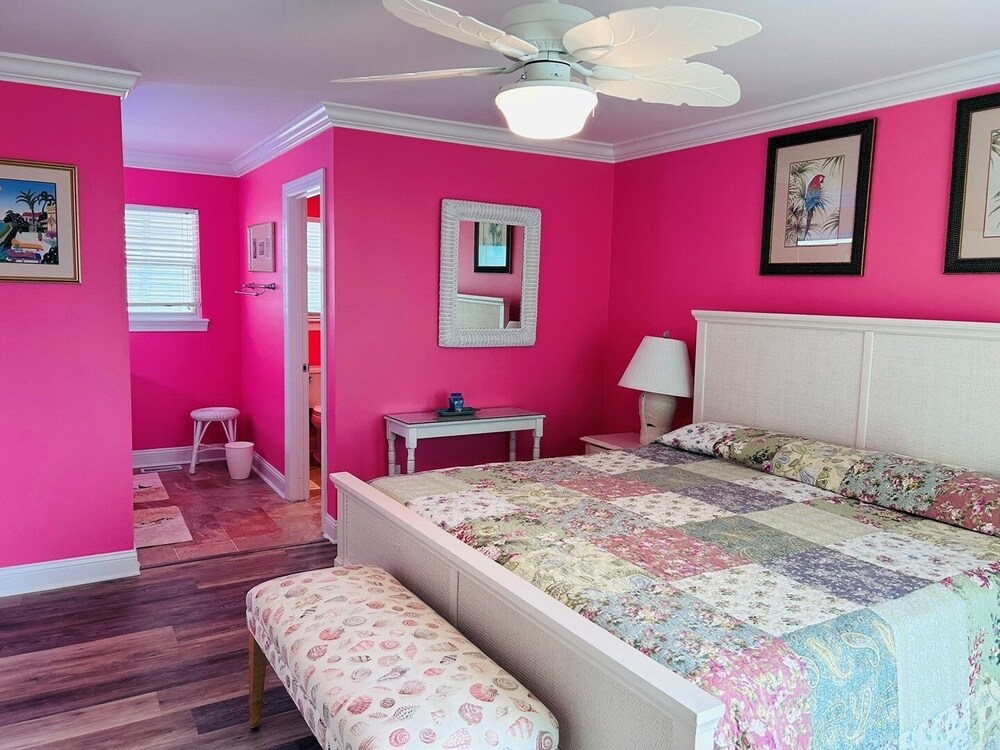 Serenity's Star 4 Bedroom Home by RedAwning