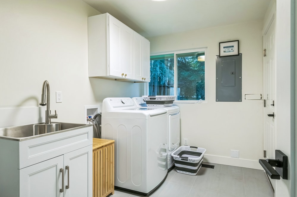 Tranquil Waterfront Escape With Harbor Views 3 Bedroom Home view 5