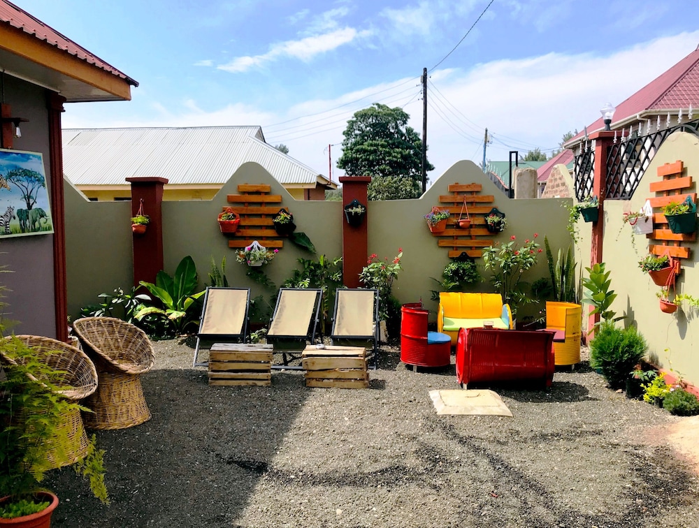 Savannah House - Hostel