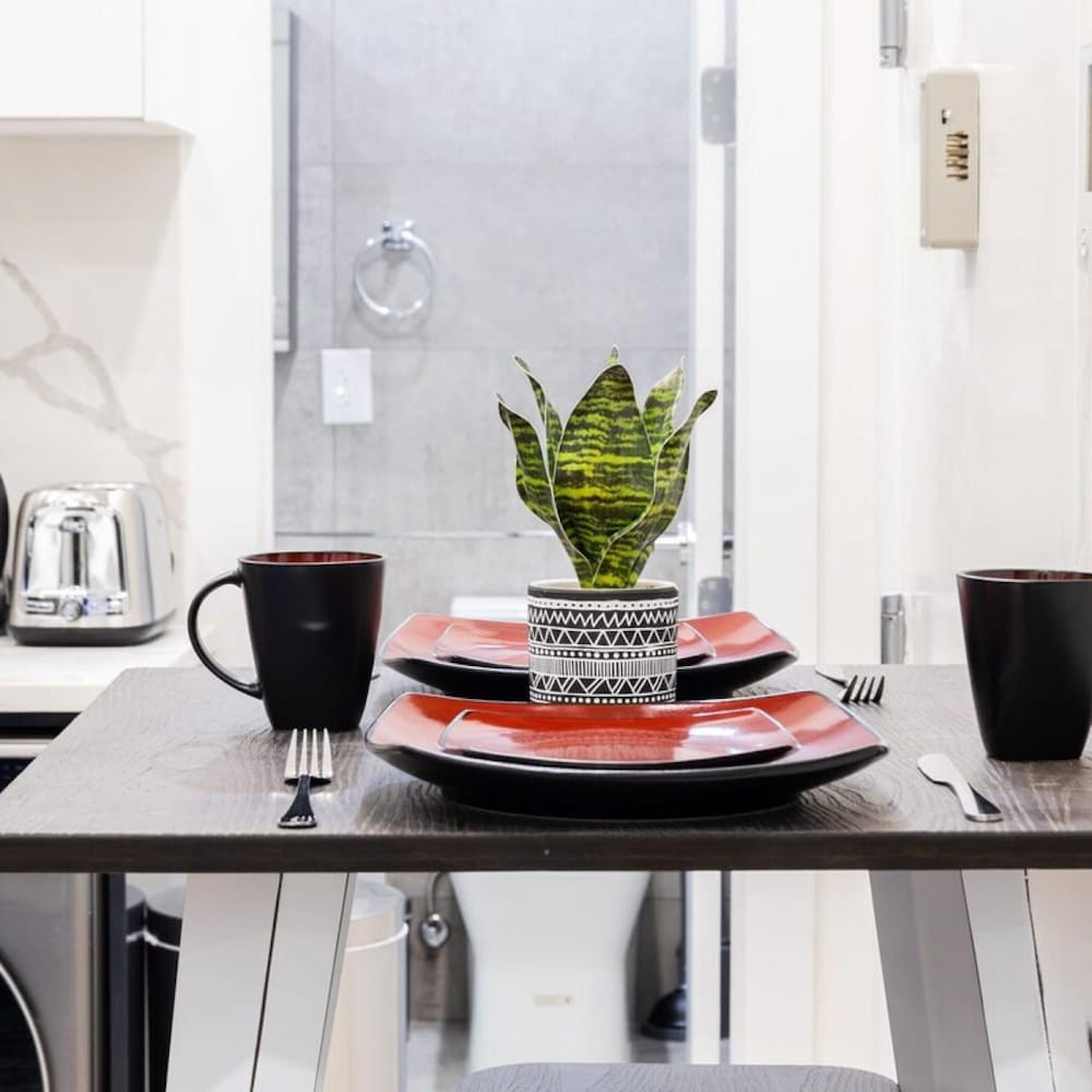 317-1an - New Modern 1BR W D Walk to Central Park