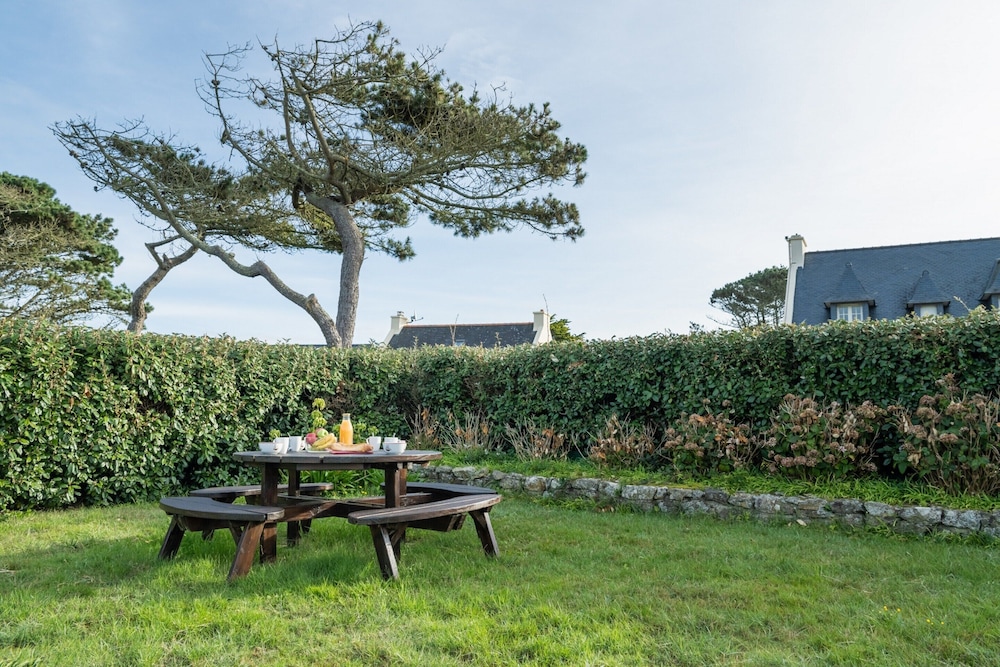 Apartment in Lampaul-plouarzel by the Beach