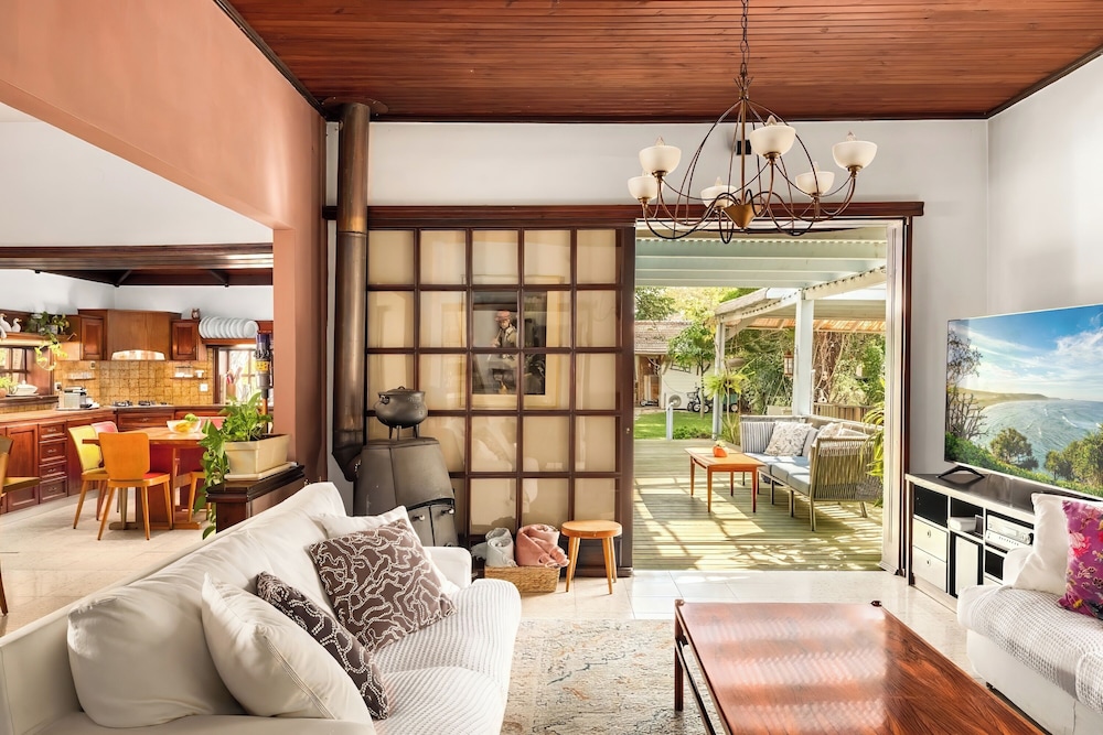 Relax in a Garden Oasis by Sea N' Rent