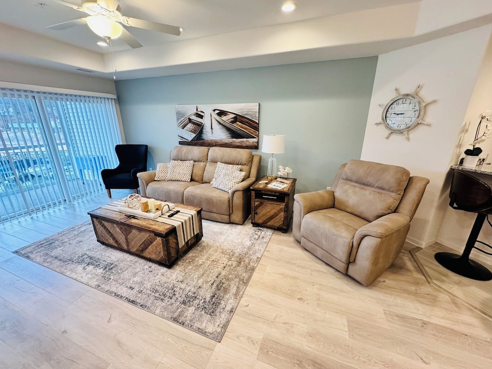 Central Location, Pool Access & Breathtaking Views