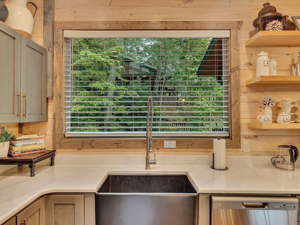 Ebenezer 4 Bedroom Cabin