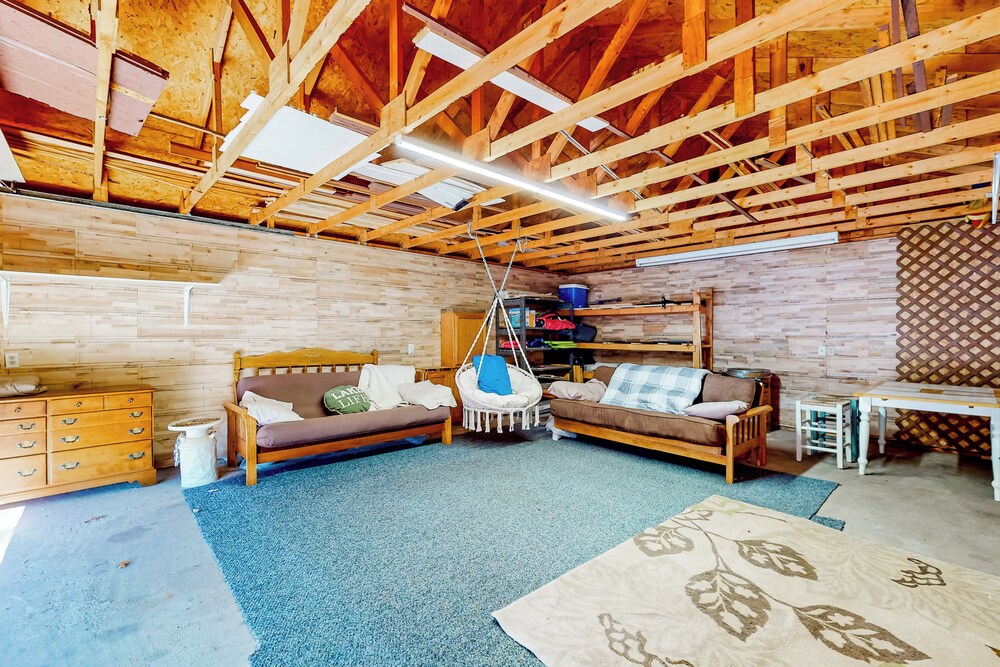 Relax at 'the Cove' Waterfront Getaway