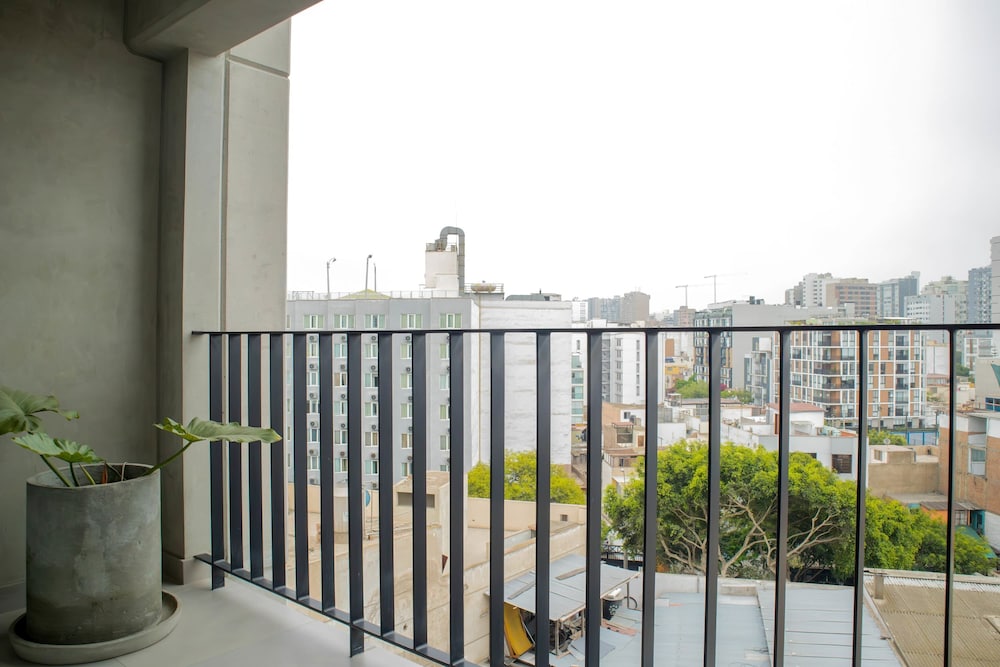 w Majestic 1BR w Modern Pool in Miraflores