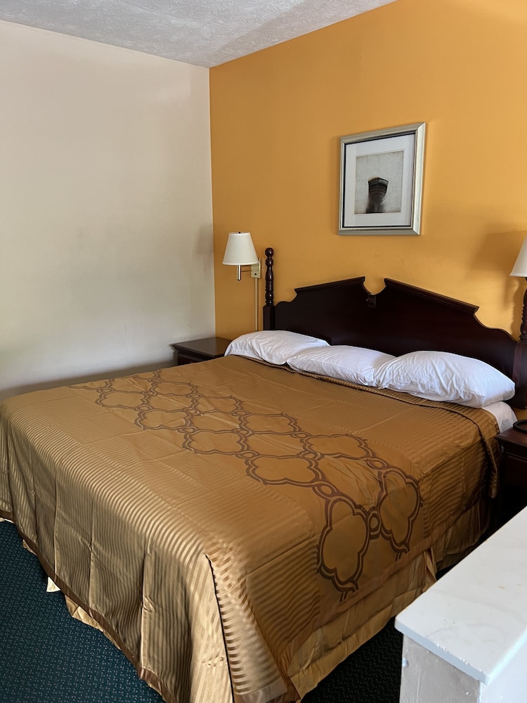 Deluxe Inn & Suites