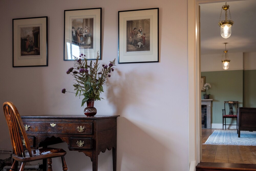 Stunning 4BD Home in Worcestershire