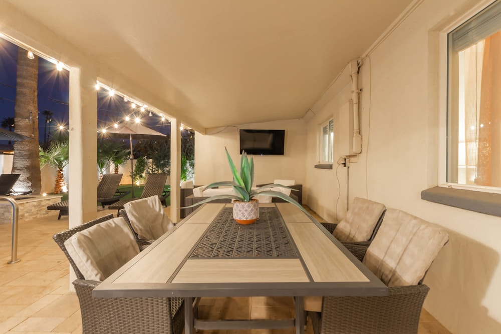 Desert Sands Heated Pool Firepit Old Town Putt Grn