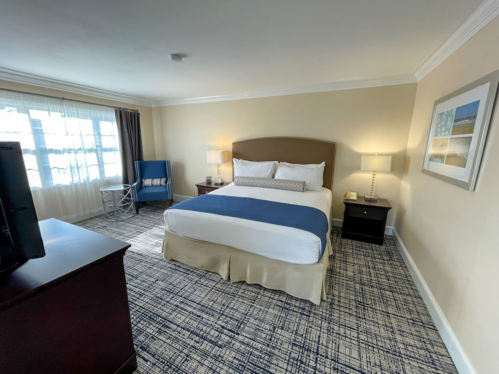 Water's Edge Resort & Spa