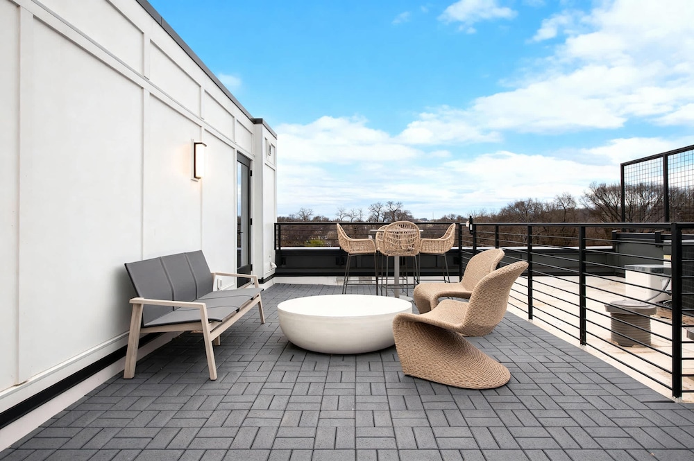 Nashville Escape With Skyline Deck and Hot Tub