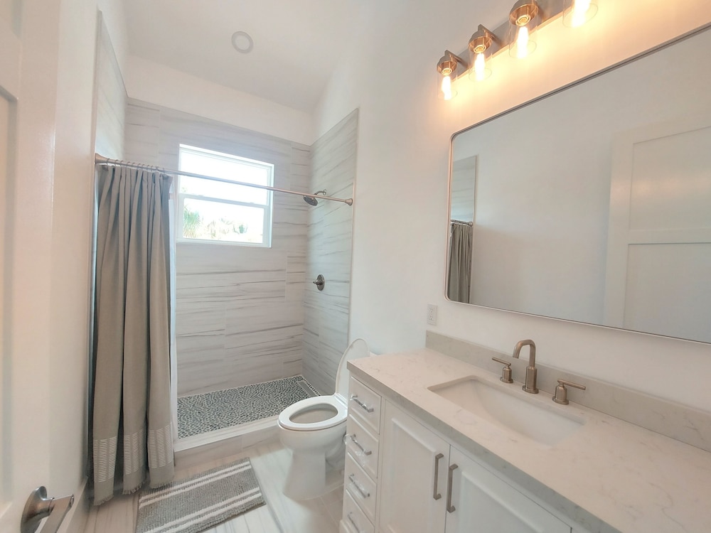 Silver Palms - Brand New Designer Home On Banks Road 2 Bedroom Home