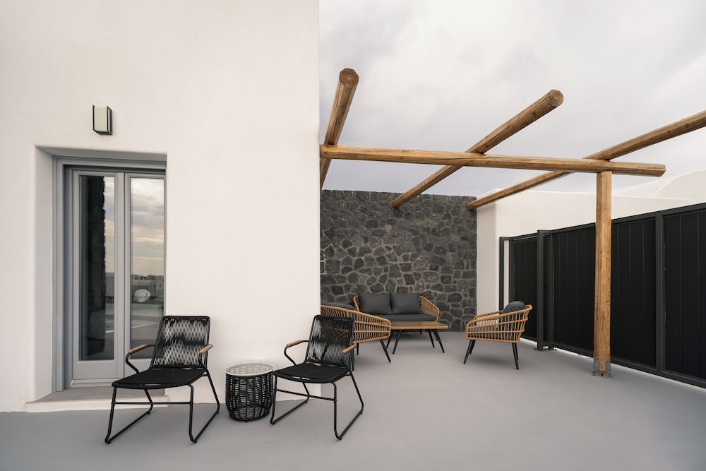 Uranides Luxury Suites