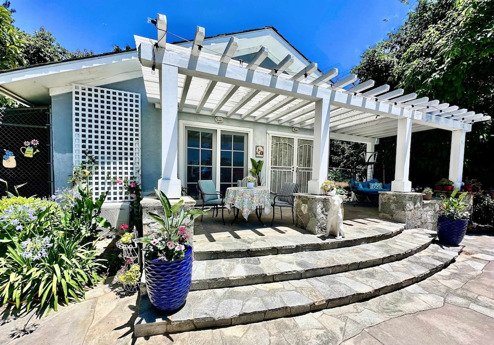 Luxury LA Garden Estate Private Pool Hottub Tennis