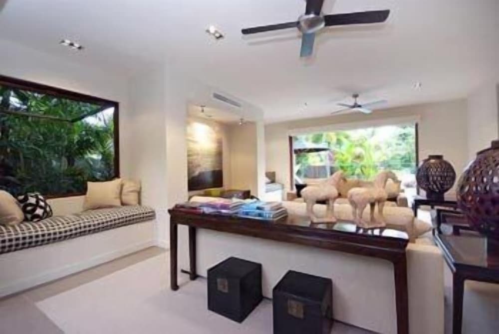 26 Beachfront Mirage - Image 3