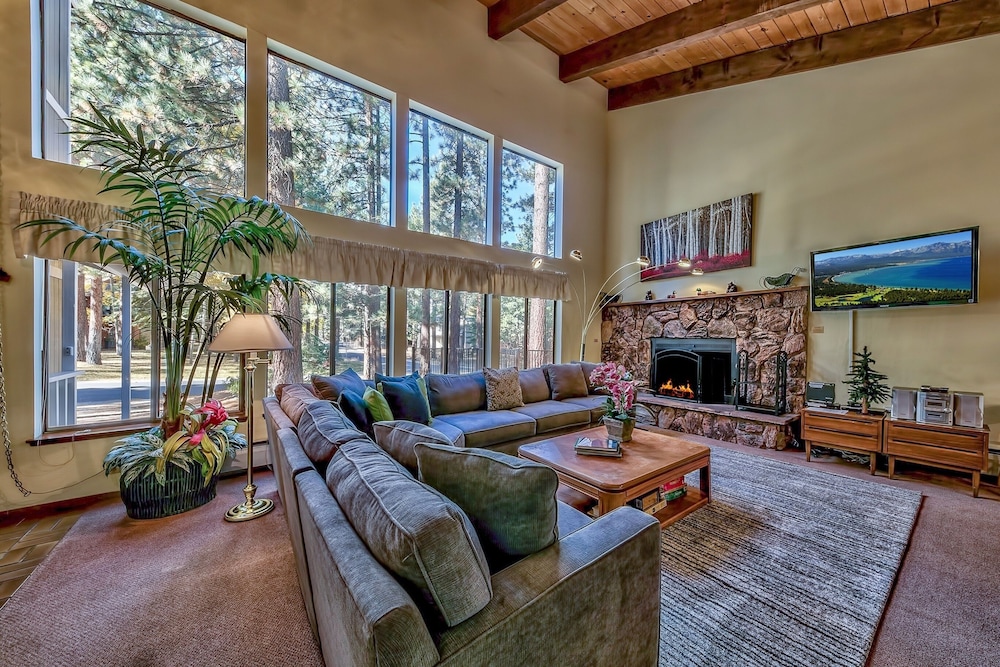 121m The Meadow Drive Home 5 Bedroom Home