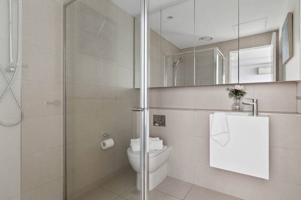 A Cozy 2BR Apt Next to The Yarra River