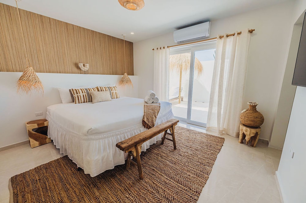 Bohostyle Villa 3min to Beach Hottub 8 Sleeps