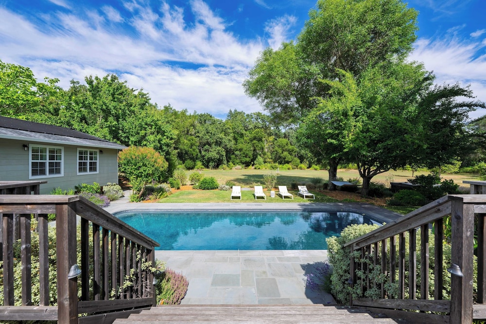 Glen Ellen Escape 5BR Retreat w/ Pool, Hot Tub, Hammocks & Vineyard Views