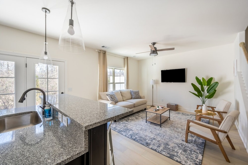 1 King 1 Queen 2 Double Garage Washer Dryer