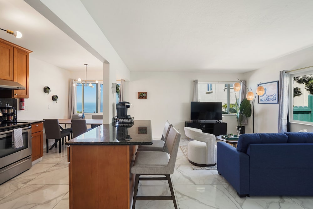 Charming 2BR Ocean Getaway in Pacifica