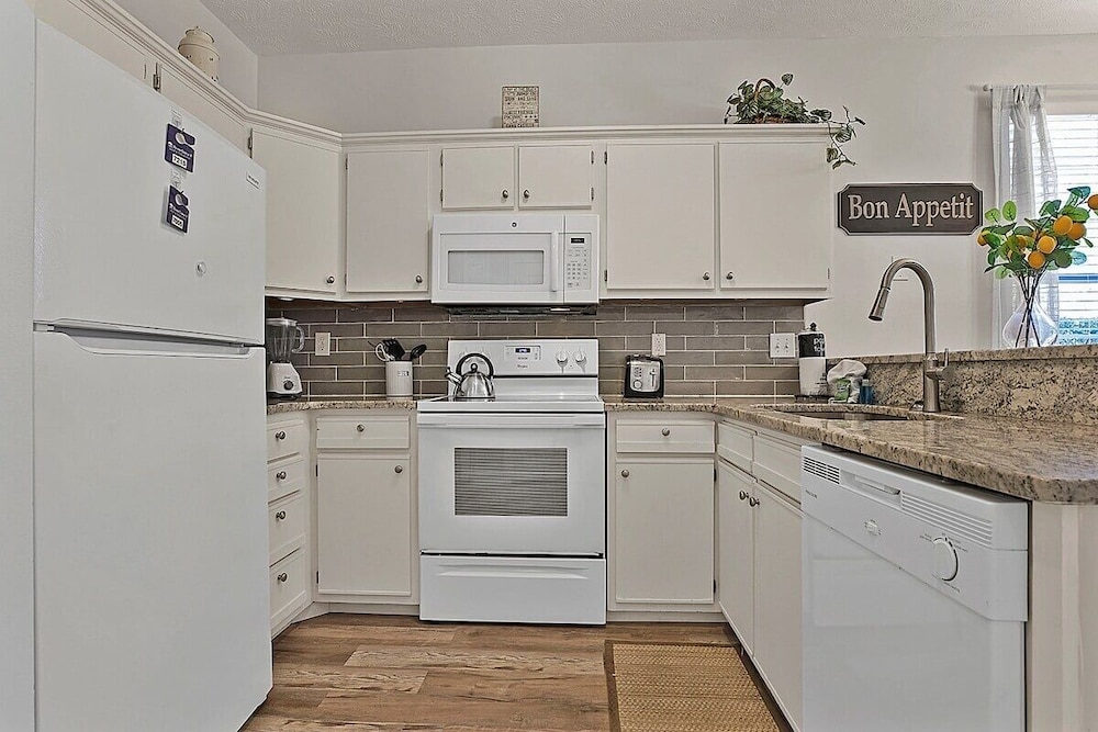 River Oaks 57b 2 Bedroom Condo