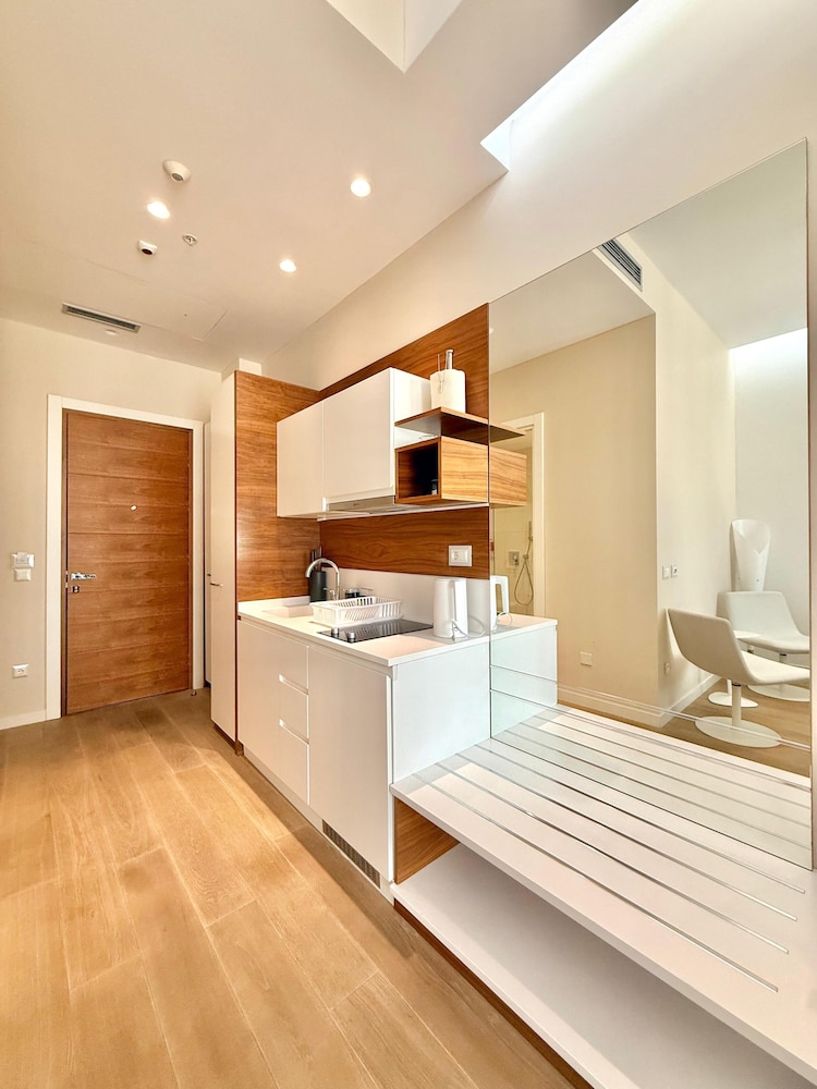 Condo Studio Plaza