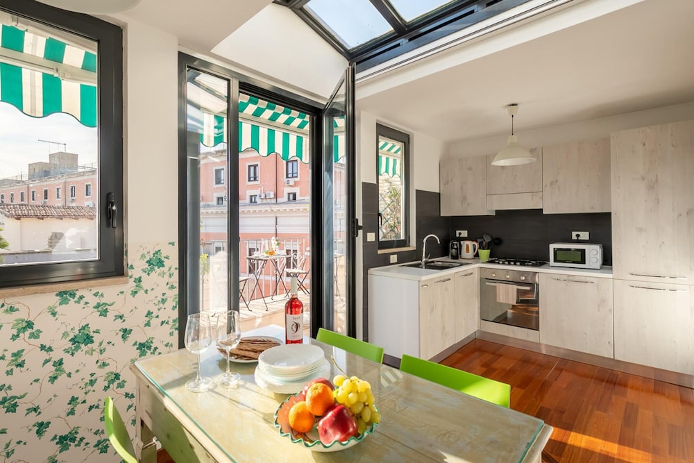 Lovely Apartment With Terrace Rome City Center
