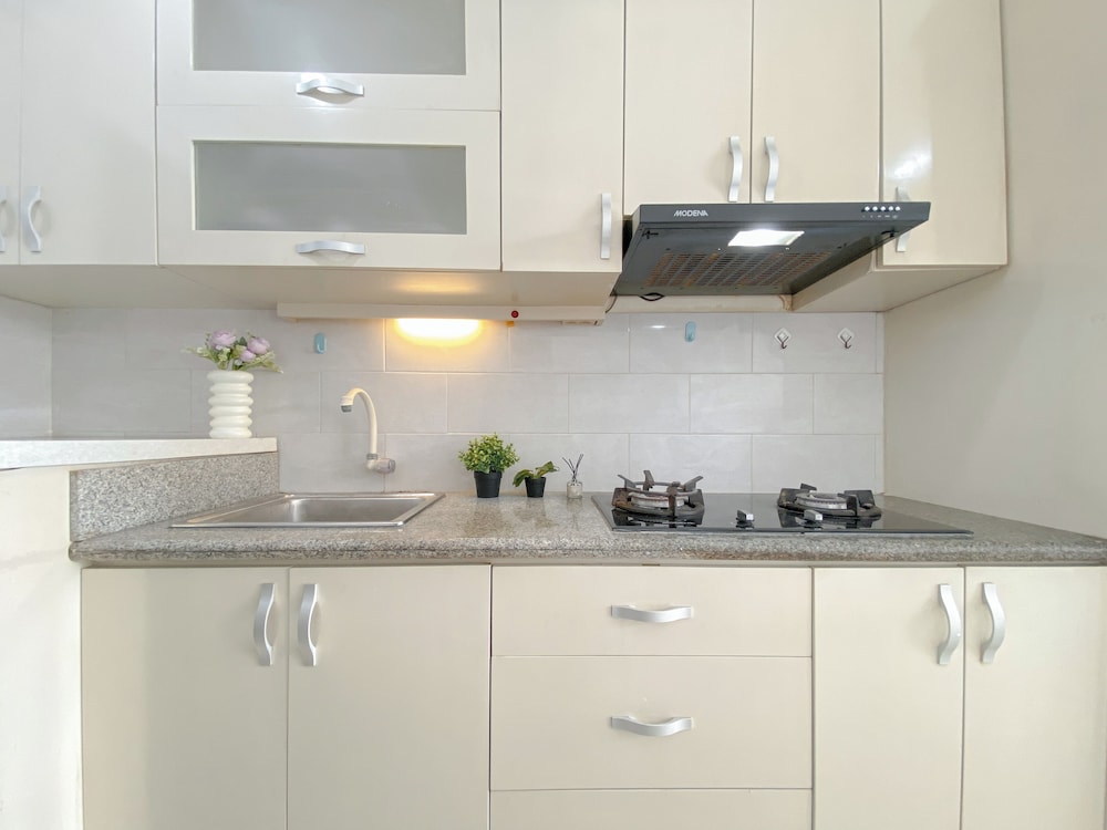 Cozy And Good Studio Room At Park View Condominium Apartment