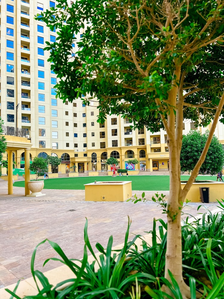 Urban Panda Hostel JBR Dubai