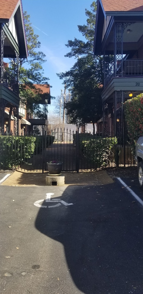 Memphis Belvedere Suites