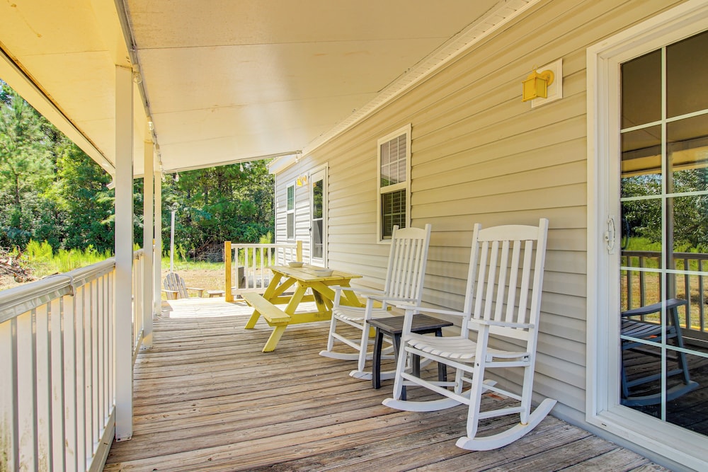 3 Mi to Icw: Coastal Carolina Home w/ Pool Access
