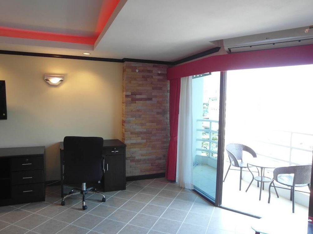 Photo 10