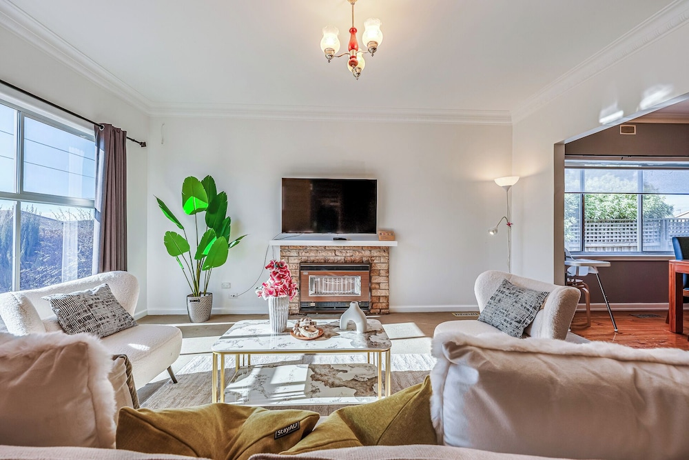 StayAU Private Two-Storey 6 Beds House Wendouree