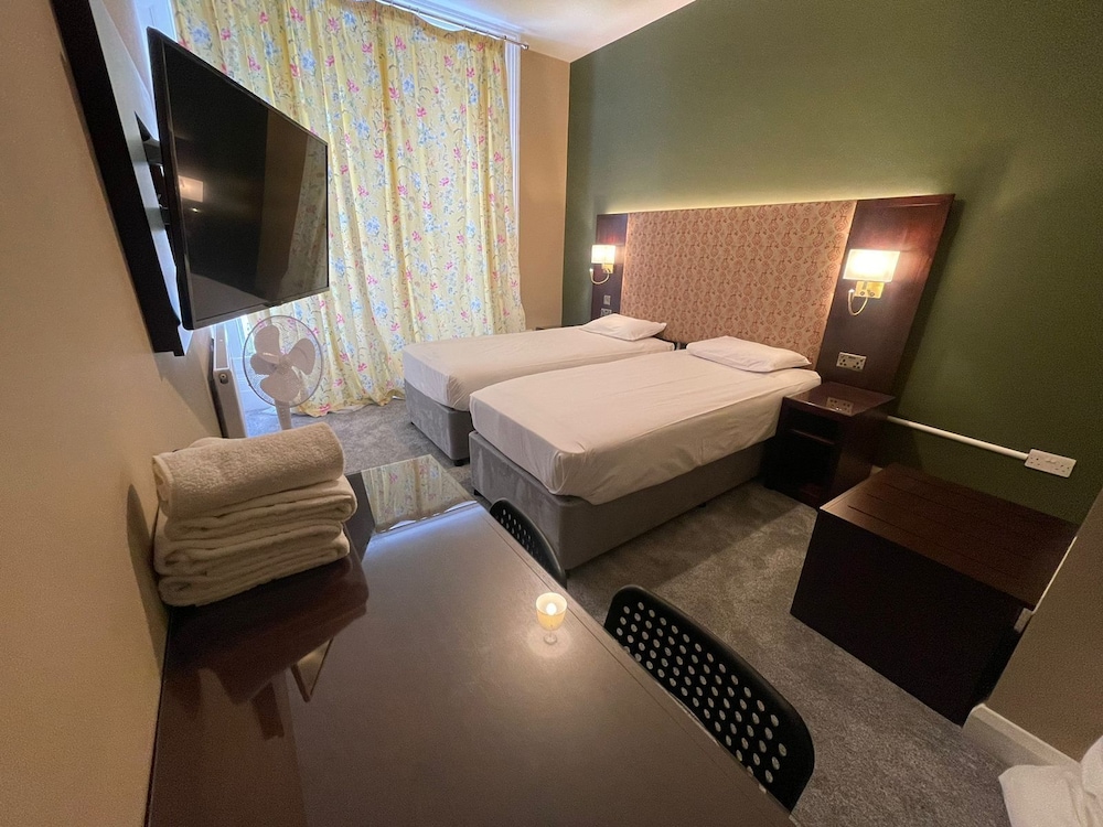 Acacia Hotel